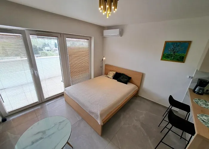 Kima Bazantow 29 Apartment